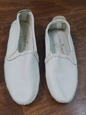 MINNETONKA MOCCASIN~WOMENS 7~SLIP ON SHOE~WHITE PEBBLE LEATHER